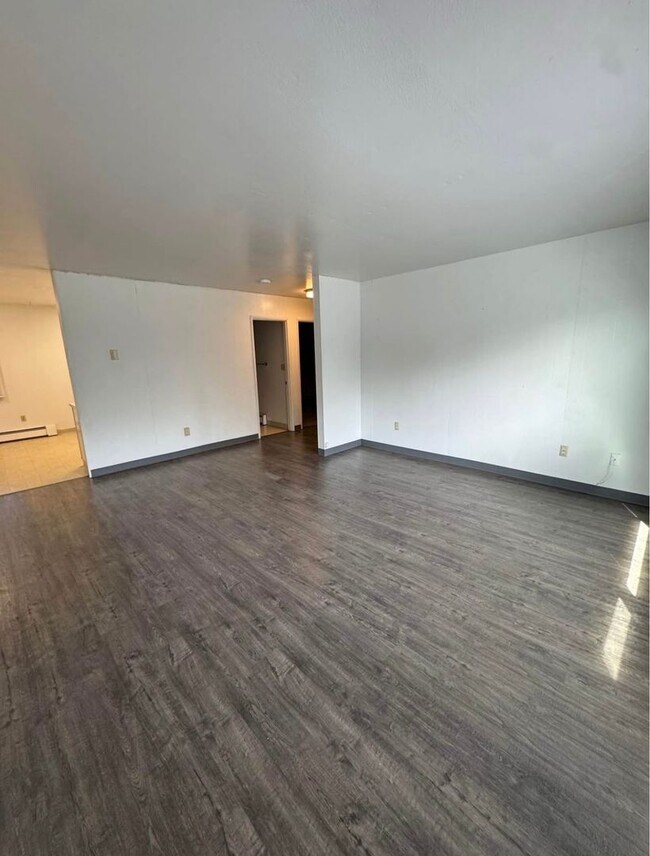 Building Photo - 537 E 24th Ave