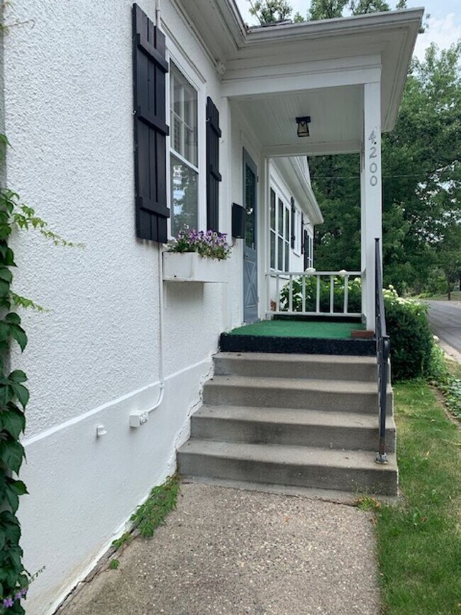 Foto del edificio - 4200 Brookside Ave