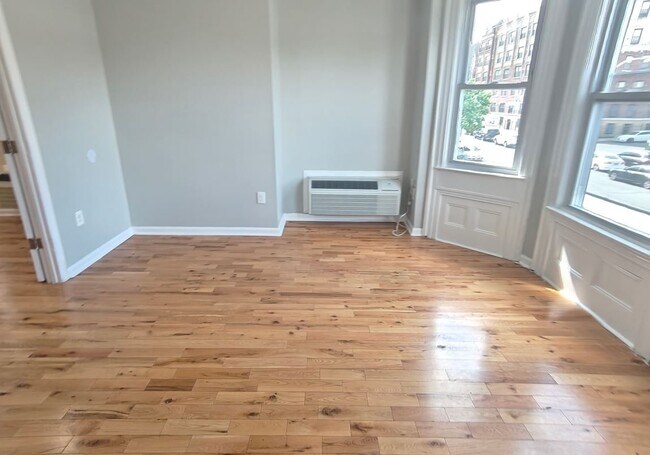 Foto del edificio - 738 Clinton Ave