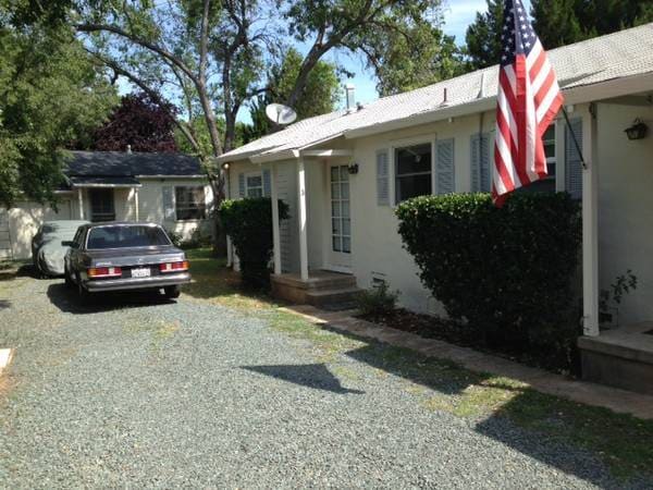 Primary Photo - 1372 Vallombrosa Ave