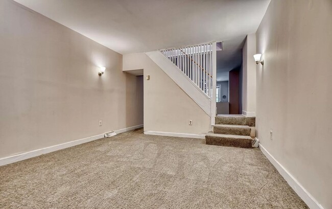 Building Photo - Recently Updated 3Bedroom Townhome in Wave...