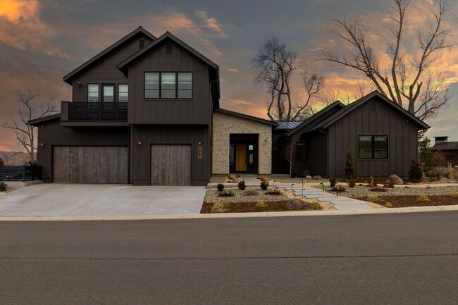 Building Photo - Beautiful Fully Furnished Custom Home in Rancharrah