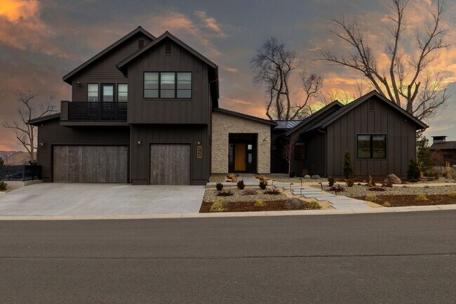 Foto del edificio - Beautiful Fully Furnished Custom Home in Rancharrah