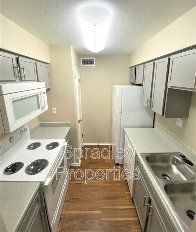 Building Photo - 200 Bosque Rd