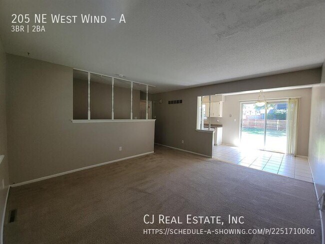 Foto del edificio - 205 NE Westwind Dr