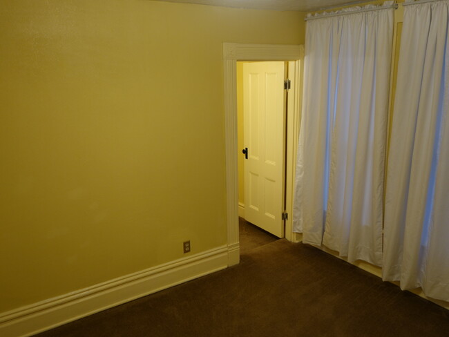 back bedroom—closet, bath - 30 NE Stanton St