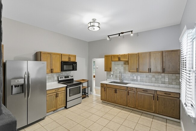 Photo - 2000 Washington Ave House