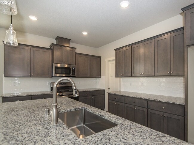 Main Kitchen - 4124 SW Mawrcrest Ave