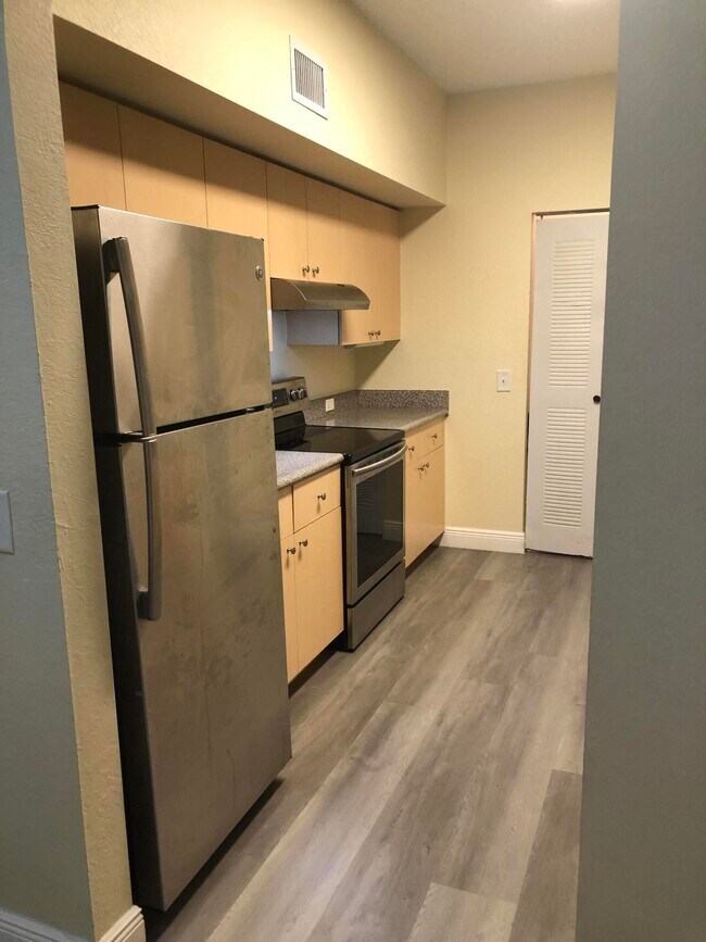 Foto del edificio - 330 Crestwood Cir