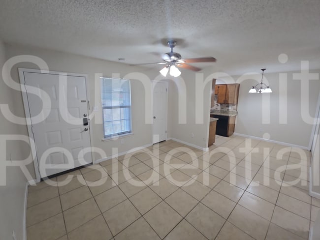 Building Photo - 900 E Leslie Cir