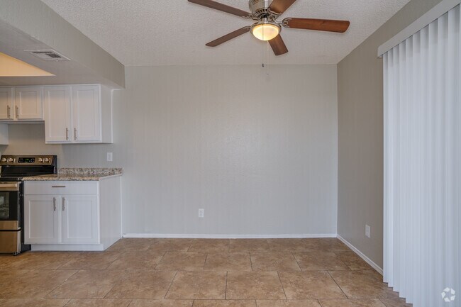 2BR, 1.5BA - 955SF - Dining Room - Woodridge Manor