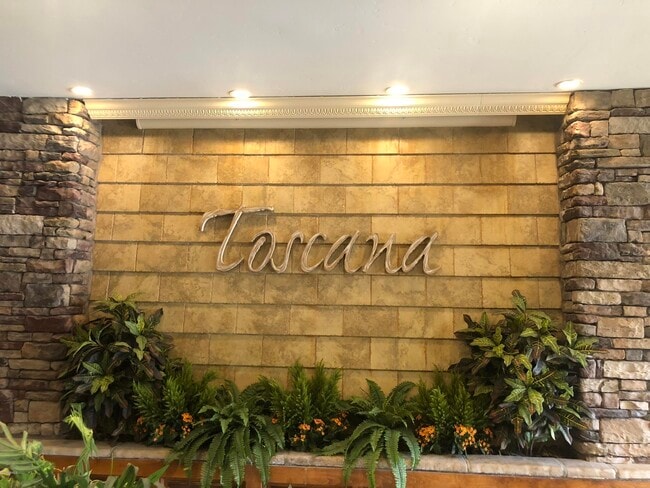 Building Photo - 5450 E Deer Valley Dr