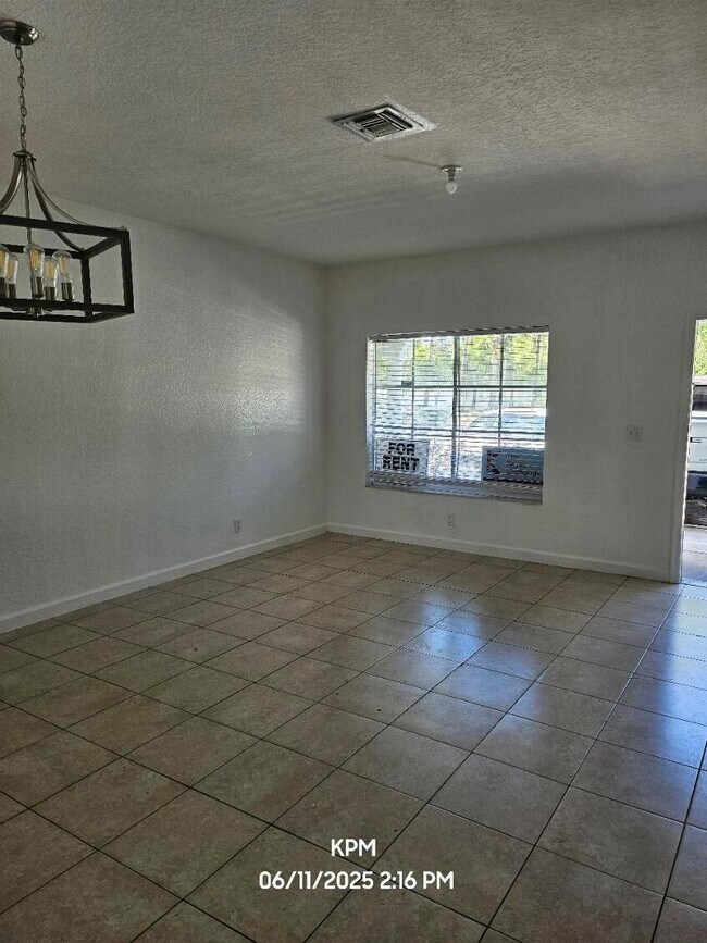 Building Photo - 1109 Colonial Palms Way