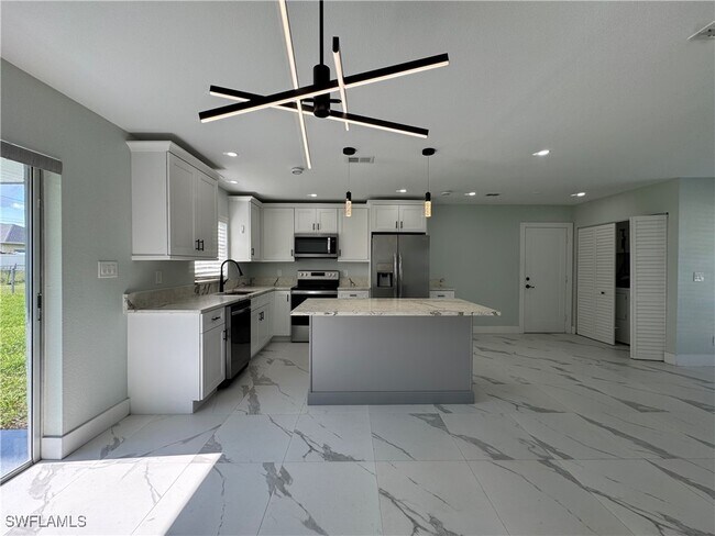 Foto del edificio - 1127 Lovely Ln
