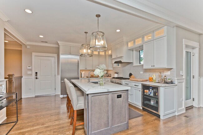 Building Photo - 4753 N Hamilton Ave