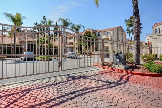 Building Photo - 1020 Vista Del Cerro Dr