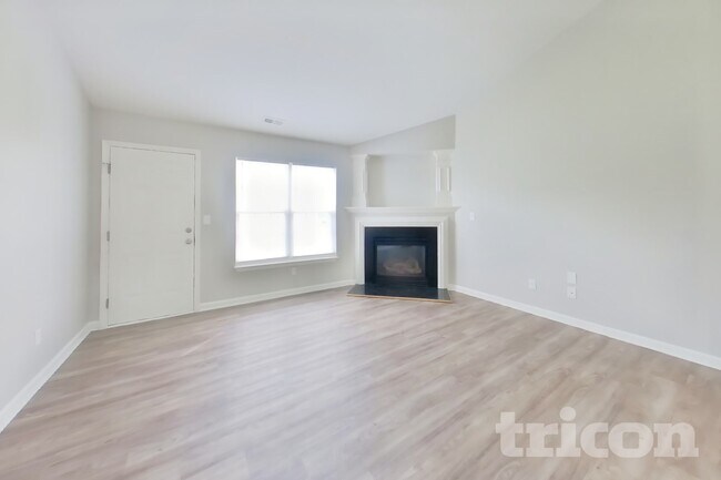 Foto del edificio - 10203 Green Hedge Ave