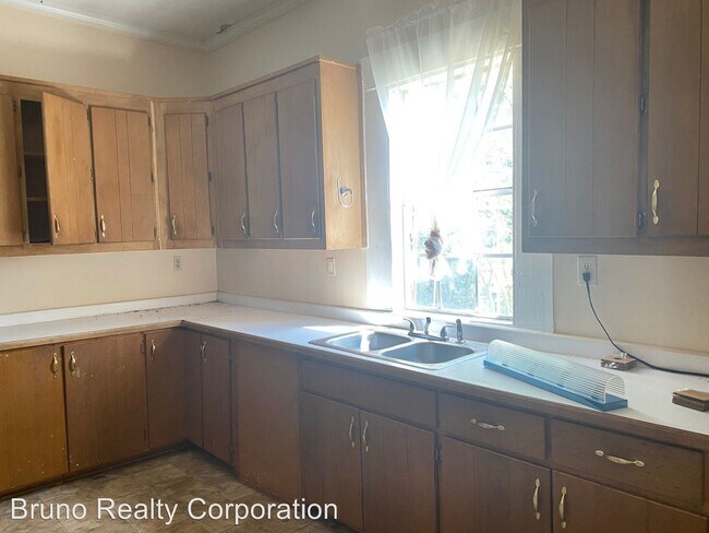 Building Photo - 2 br, 1 bath House - 70 Poplar St