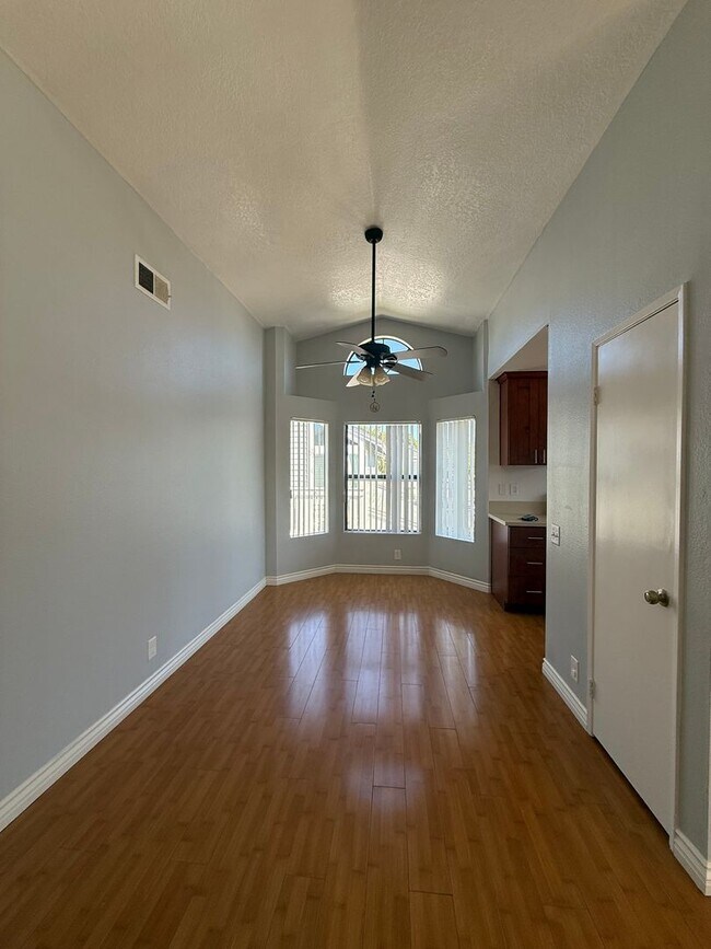 Foto del edificio - 2 Bedroom 2 bath Condo in Irvine