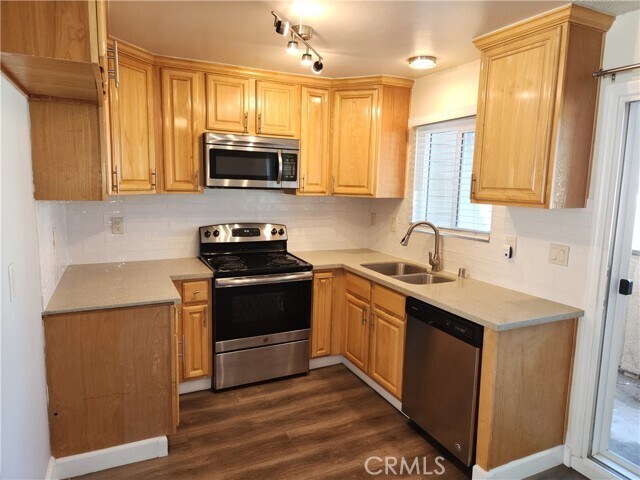 Foto del edificio - 839 E 9th St