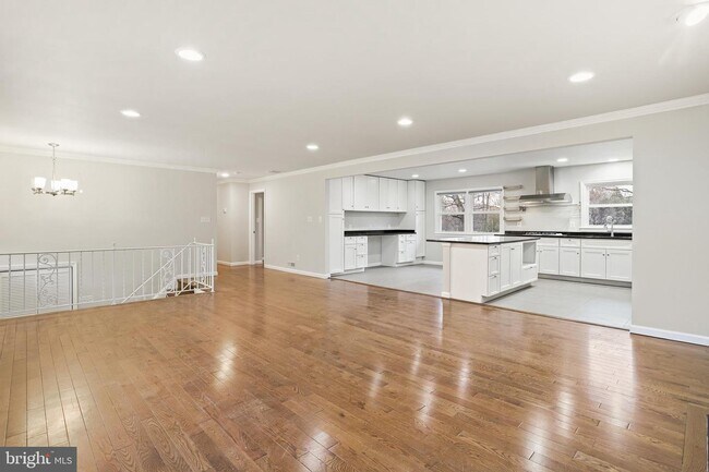 Building Photo - 3301 Rose Ln