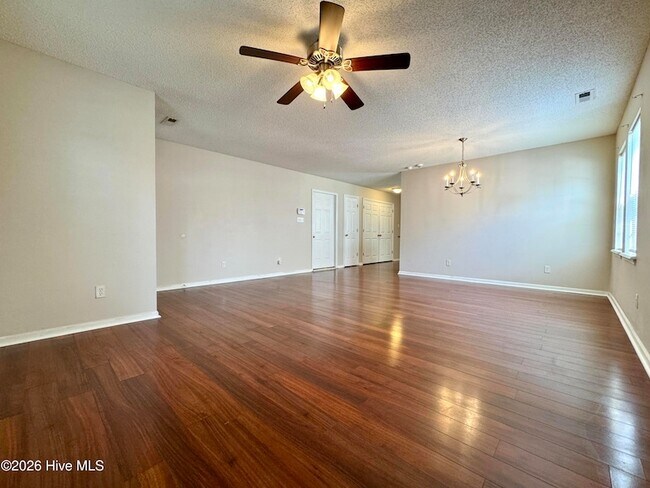 Foto del edificio - 521 Jimmies Creek Dr