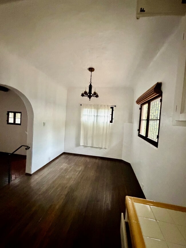 Foto del edificio - 1519 N Hayworth Ave