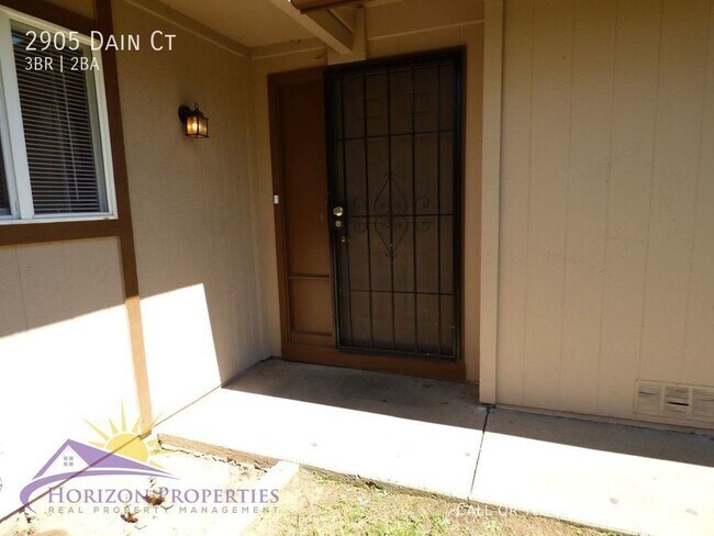 Building Photo - 3 Bed 1.5 Bath Two-story Duplex in Rancho ...