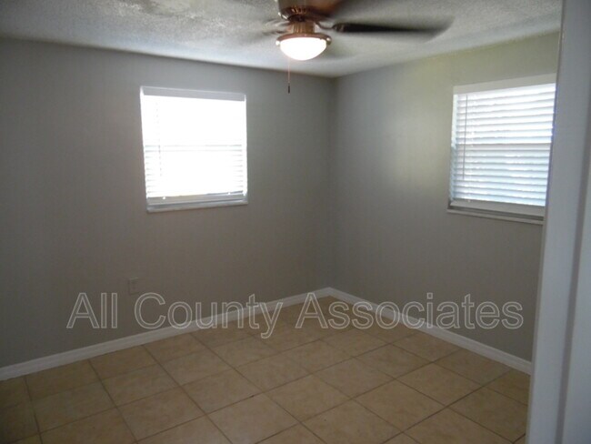 Foto del edificio - 1400 Whitehall Ln