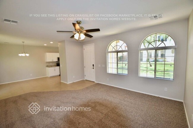 Building Photo - 3523 S Swan Dr