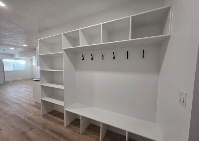 Building Photo - 13554 S Watts Ln