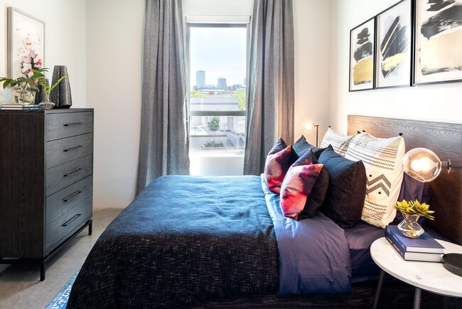 Building Photo - 2424 TULANE