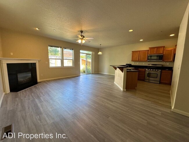 Building Photo - 4 br, 2.5 bath House - 15765 SW Starling Lane