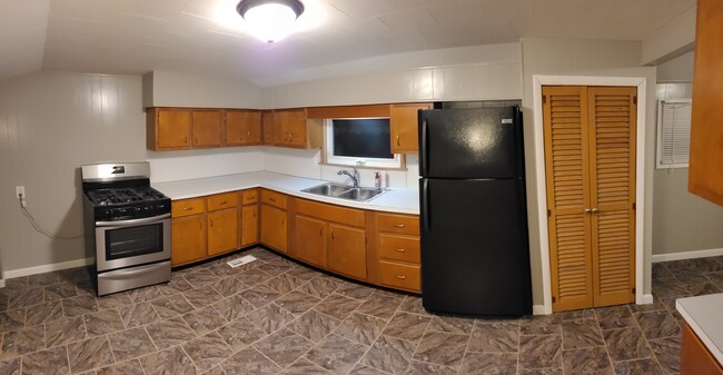 Kitchen - 8829 broadway st