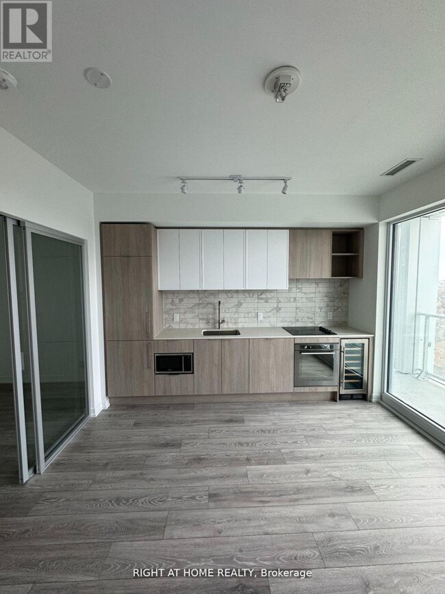 Building Photo - 2020 Bathurst St