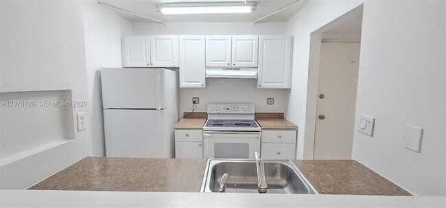 Building Photo - 7035 NW 186th St