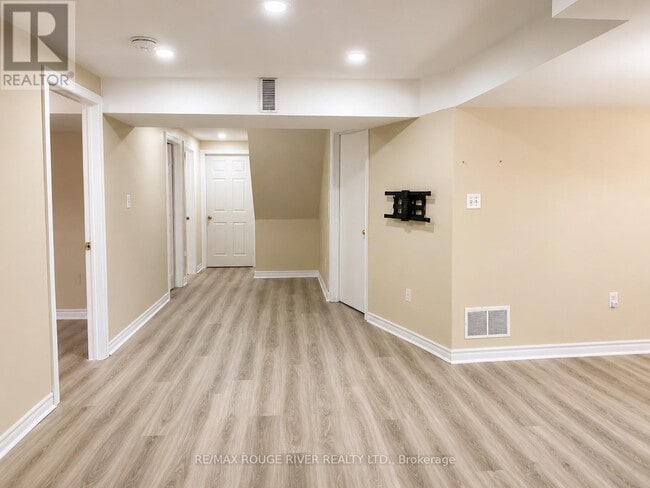 Building Photo - 16 Dominy Dr