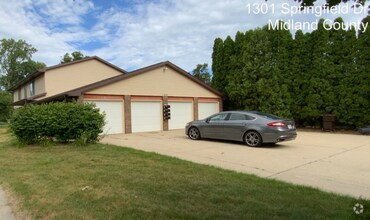 Building Photo - 1301 Springfield Dr
