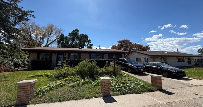 Building Photo - 836 E Hibiscus Ave