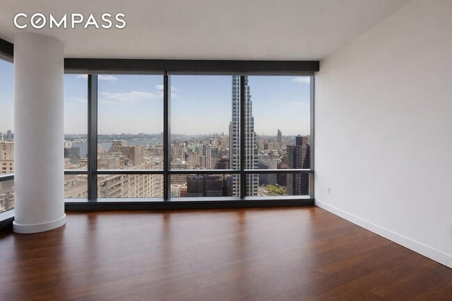 Building Photo - 200 W 67th St