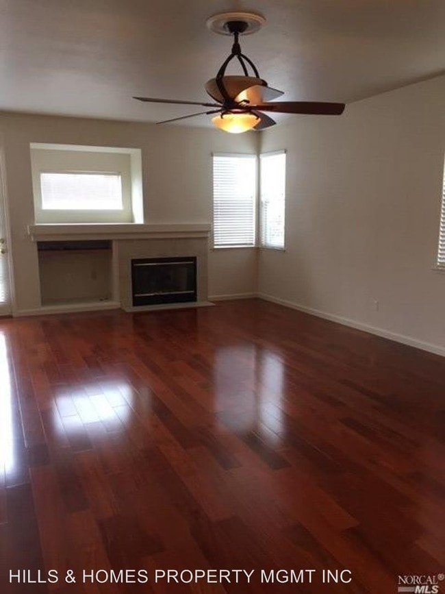 Building Photo - 4 br, 2.5 bath House - 8007 MAMMOTH DRIVE