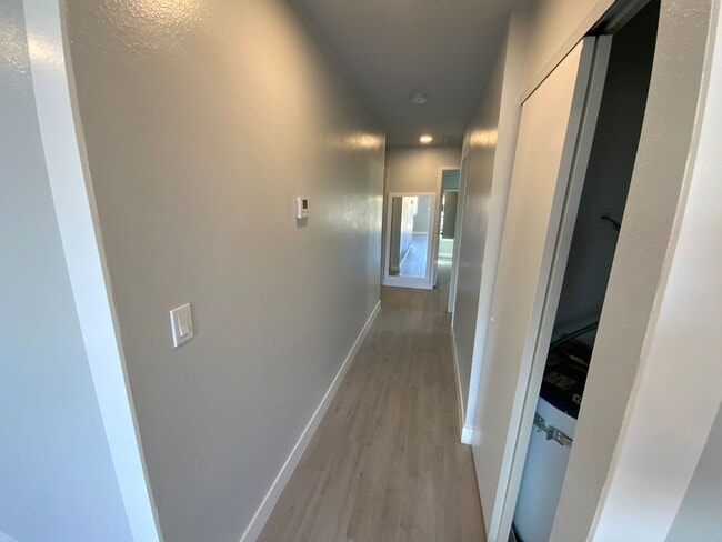 Building Photo - Fourplex. Unit for Rent