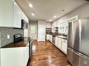 Building Photo - 2337 Woodbine Ave