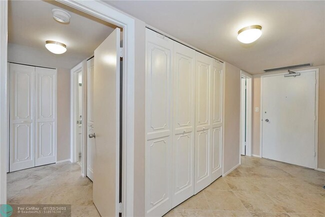 Building Photo - 3550 Galt Ocean Dr