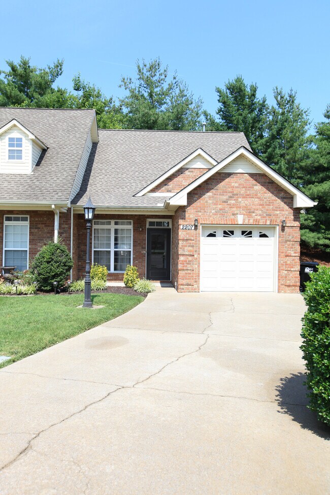 Foto del edificio - 2207 Stanford Ct