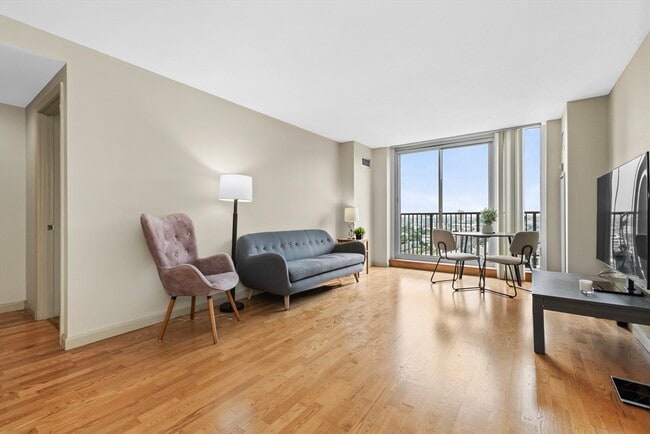 Foto del edificio - 8 Museum Way