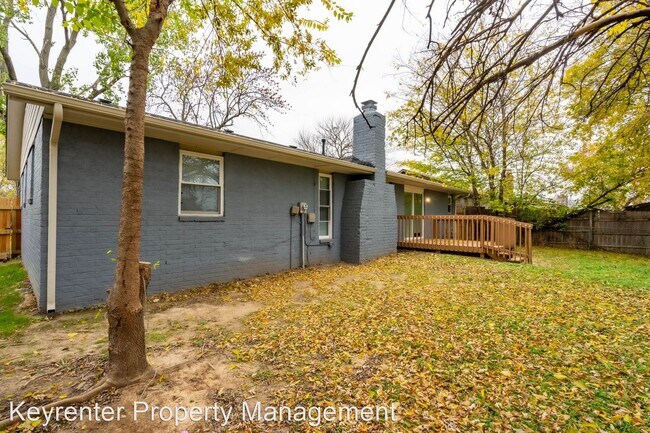 Building Photo - 3 br, 1 bath House - 6133 S 117th Ave