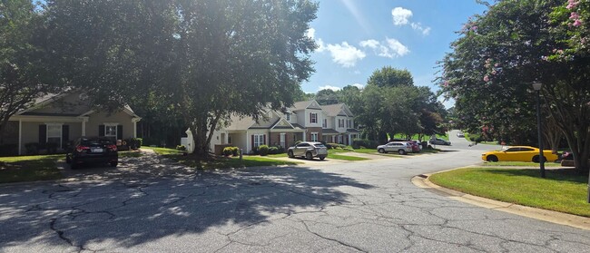 Building Photo - 5982 Fox Ridge Ln