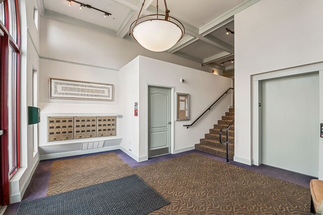 Foto del edificio - 2 Bedroom 2 Bathroom Condo in Hyde Park Place