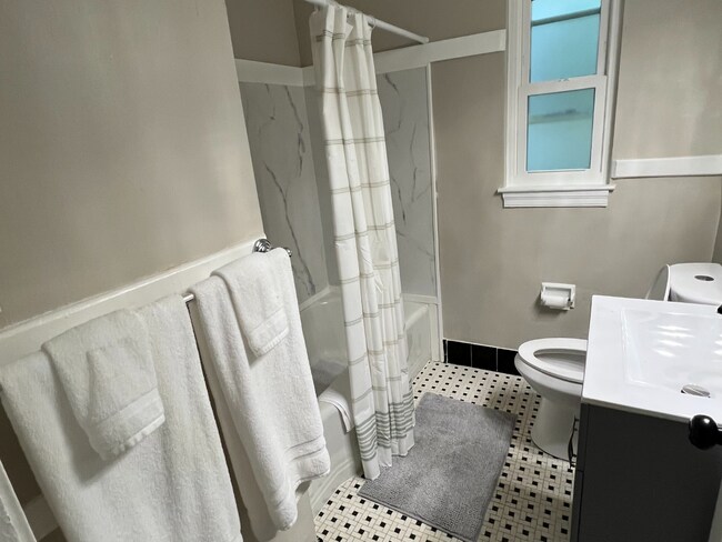 Building Photo - 4208 Saint Francis Ave